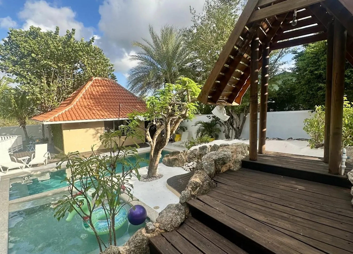 Yemaya Guesthouse Curacao contacts